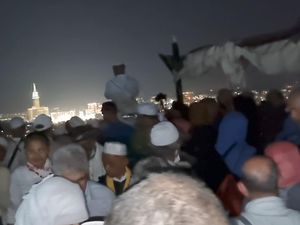 Potret Jabal Nur Dipenuhi Pendaki Menuju Gua Hira Potret Jabal Nur Dipenuhi Pendaki Menuju Gua Hira