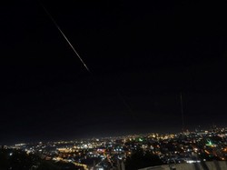 AS Bantu Israel Tembak Jatuh Rudal-rudal Iran