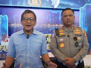 Rocky Gerung Ikut Rakernis Korlantas: Jalan Raya Itu Pameran Etika Rocky Gerung Ikut Rakernis Korlantas: Jalan Raya Itu Pameran Etika