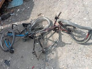 1 Siswa SMP Korban Tertabrak KA Sembrani di Demak Alami Patah Tulang 1 Siswa SMP Korban Tertabrak KA Sembrani di Demak Alami Patah Tulang
