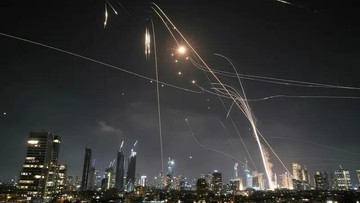 Serangan Rudal Iran Menghantam Israel, 34 Orang Terluka
