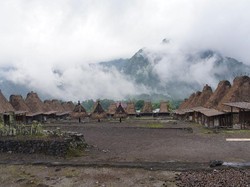 Eksotisme Kampung Adat Gurusina, Permata Budaya di Lereng Gunung Inerie