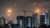 Video Detik-detik Rudal Iran Hantam Bangunan di Tel Aviv