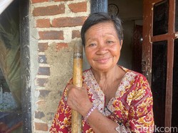 Senyum Mantan Sinden Trewu, Rumah Lusuh yang DItempatinya Dibangun Kembali