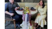 Chikita Meidy Kulineran Bareng Suami di Food Court hingga Restoran