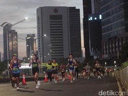 Video: Bundaran HI Ada Jakarta International Marathon, Warga CFD di Pinggiran