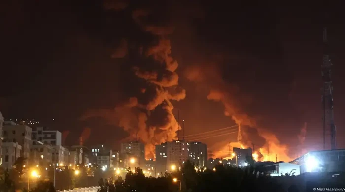 Depot minyak Iran di Teheran diserang Israel (Majid Asgaripour/WANA/REUTERS) Depot minyak Iran di Teheran diserang Israel (Majid Asgaripour/WANA/REUTERS)