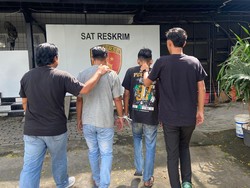 2 Pria Terkait Grup Facebook Gay di Surabaya Ditangkap