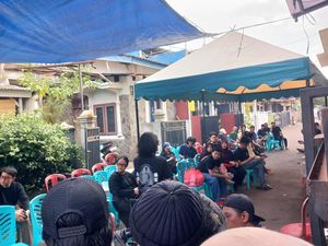 Keluarga Gusti Irwan Wibowo Minta Doa, Jenazah Dimakamkan Sore Ini Keluarga Gusti Irwan Wibowo Minta Doa, Jenazah Dimakamkan Sore Ini