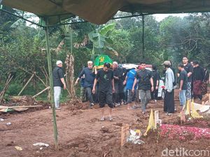 Video: Pandji Pragiwaksono Kenang Pertemuan Terakhir dengan Gustiwiw Video: Pandji Pragiwaksono Kenang Pertemuan Terakhir dengan Gustiwiw