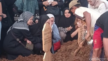 Gusti Irwan Wibowo Dimakamkan, Tangis Keluarga dan Rekan-rekan Pecah