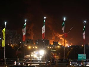 Infrastruktur Energi Iran Hancur Diserang Israel, Stabilitas Dunia Terancam! Infrastruktur Energi Iran Hancur Diserang Israel, Stabilitas Dunia Terancam!