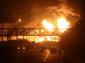 Api Menggulung Teheran, Depot Minyak Shahran Dilalap Usai Serangan Israel