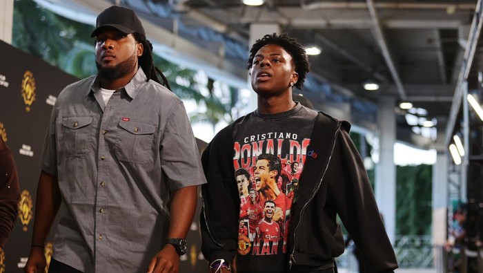 ishowspeed piala dunia antarklub 2025 cristiano ronaldo lionel messi MIAMI GARDENS, FLORIDA - JUNE 14: IShowSpeed attends the FIFA Club World Cup 2025 group A match between Al Ahly FC and Internacional CF Miami at Hard Rock Stadium on June 14, 2025 in Miami Gardens, Florida. (Photo by Leonardo Fernandez - FIFA/FIFA via Getty Images)