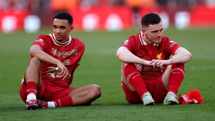 liverpool trent alexander-arnold andrew roberton andy robertson LIVERPOOL, ENGLAND - APRIL 27: Trent Alexander-Arnold and Andrew Robertson of Liverpool look on, as they celebrate the teams victory and confirmation of winning the Premier League title after the Premier League match between Liverpool FC and Tottenham Hotspur FC at Anfield on April 27, 2025 in Liverpool, England. (Photo by Carl Recine/Getty Images)