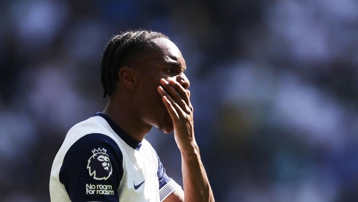 Mathys Tel FILE PHOTO: Soccer Football - Premier League - Tottenham Hotspur v Crystal Palace - Tottenham Hotspur Stadium, London, Britain - May 11, 2025 Tottenham Hotspurs Mathys Tel reacts REUTERS/David Klein EDITORIAL USE ONLY. NO USE WITH UNAUTHORIZED AUDIO, VIDEO, DATA, FIXTURE LISTS, CLUB/LEAGUE LOGOS OR LIVE SERVICES. ONLINE IN-MATCH USE LIMITED TO 120 IMAGES, NO VIDEO EMULATION. NO USE IN BETTING, GAMES OR SINGLE CLUB/LEAGUE/PLAYER PUBLICATIONS. PLEASE CONTACT YOUR ACCOUNT REPRESENTATIVE FOR FURTHER DETAILS../File Photo