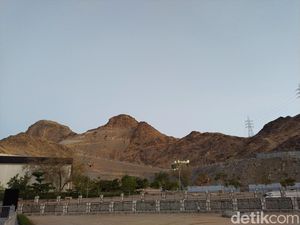 Tentang Jabal Nur dan Tradisi Rihlah Ilmiah yang Memudar Saat Berhaji Tentang Jabal Nur dan Tradisi Rihlah Ilmiah yang Memudar Saat Berhaji