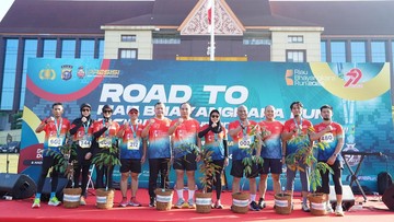Hadiah 'Unik' Fun Run 7,9K Polda Riau Beri Pohon kepada 79 Finisher