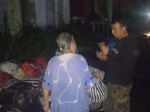 Satpol PP Gianyar Tindak Tegas Pelaku Pembuangan Sampah Liar Satpol PP Gianyar Tindak Tegas Pelaku Pembuangan Sampah Liar