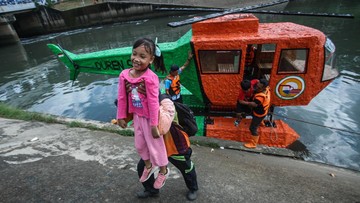 Serunya Akhir Pekan! Anak-Anak Naik Helikopter Air di BKT