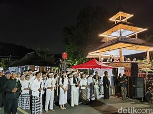 Makna dan Filosofi Tradisi Damar Sewu Buka Seren Taun Cigugur di Kuningan Makna dan Filosofi Tradisi Damar Sewu Buka Seren Taun Cigugur di Kuningan