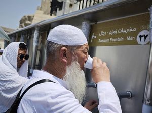 Tak Pernah Kering, Air Zamzam Mengalir Setiap Hari di Masjidil Haram Tak Pernah Kering, Air Zamzam Mengalir Setiap Hari di Masjidil Haram