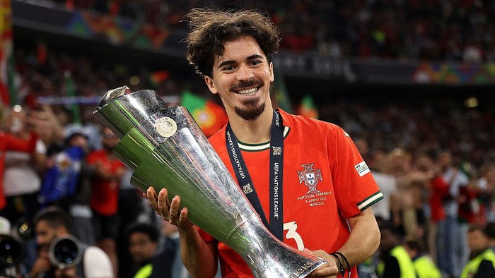 MUNICH, GERMANY - JUNE 08: Vitinha of Portugal poses for a photograph with the UEFA Nations League trophy after his team's victory in the UEFA Nations League 2025 final match between Portugal and Spain at Munich Football Arena on June 08, 2025 in Munich, Germany. (Photo by Maja Hitij - UEFA/UEFA via Getty Images)