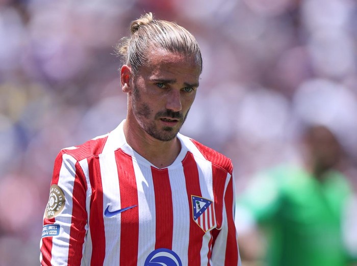PASADENA, CALIFORNIA - JUNE 15: Antone Griezmann #7 of Club Atletico de Madrid  looks on during the FIFA Club World Cup 2025 group B match between Paris Saint-Germain FC and Club Atletico de Madrid at Rose Bowl Stadium on June 15, 2025 in Pasadena, California. (Photo by Omar Vega/Getty Images)