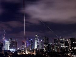 Iran Luncurkan Serangan Terbaru ke Tel Aviv, Israel Klaim Sukses Cegat