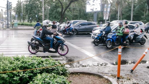 Aksi Warga di Tangsel Gaspol Lawan Arah