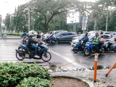 Aksi Warga di Tangsel Gaspol Lawan Arah
