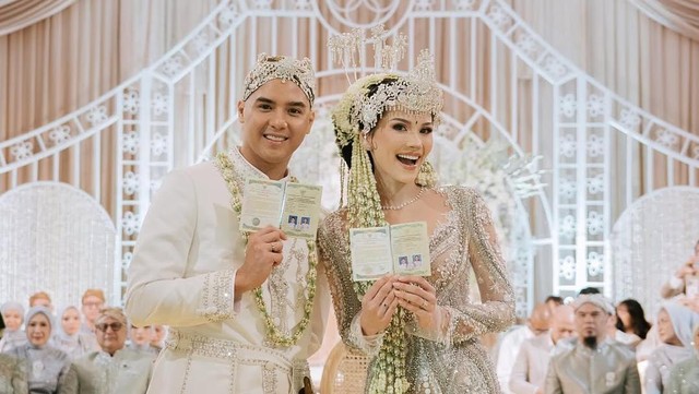 Kabar Terkini Artis dari InsertLive : Momen Al Ghazali Tak Kuasa Tahan Air Mata Saat Ucapkan Ijab Kabul