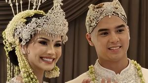 Pose Pertama Al Ghazali dan Alyssa Daguise Setelah Menikah