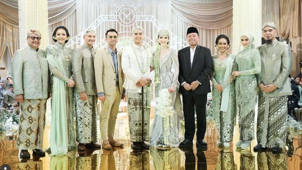 Foto: Beda Gaya Maia Estianty & Mulan Jameela di Pernikahan Al Ghazali-Alyssa