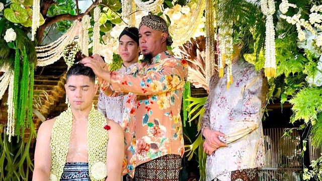 Gosip Terkini Selebriti Insertlive : Detik-detik Ahmad Dhani dan Mulan Jameela Tinggalkan Siraman Al Ghazali di Tengah Acara