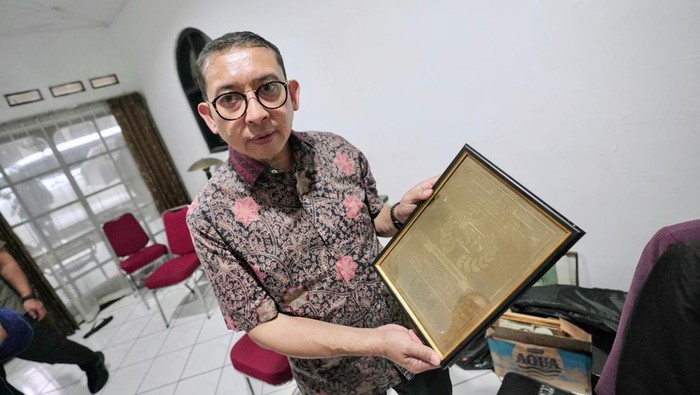 Menteri Kebudayaan (Menbud), Fadli Zon menyodorkan apresiasi kepada publik yang kian peduli pada sejarah tergolong masa transisi reformasi pada Mei 1998.