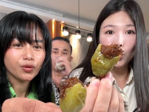 YouTuber Korea Cicip Cabe Gendot dan Nasi Jagung, Begini Reaksinya YouTuber Korea Cicip Cabe Gendot dan Nasi Jagung, Begini Reaksinya