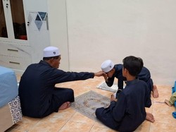 Waka DPRD Touna Angkat Bocah Bikin Video Settingan Bareng Ayah Jadi Anak Asuh