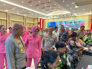 Semringahnya Ojol Kalsel Periksa Gratis di Hari Bhayangkara Ke-79 Semringahnya Ojol Kalsel Periksa Gratis di Hari Bhayangkara Ke-79