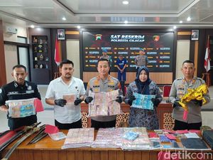 Kasus Penipuan Modus Penggandaan Uang di Cilacap, Polisi Sita Upal 3 Miliar Kasus Penipuan Modus Penggandaan Uang di Cilacap, Polisi Sita Upal 3 Miliar