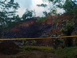 Video: Viral Emak-emak di Tasikmalaya Histeris Minta Tambang Ilegal Dibuka