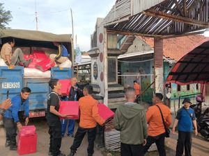 Kemensos Kirim Bantuan Logistik buat Korban Bencana Longsor di Purwakarta