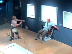 Dicari! Pengunjung Kabur Usai Patahkan Kursi Kristal Van Gogh di Museum