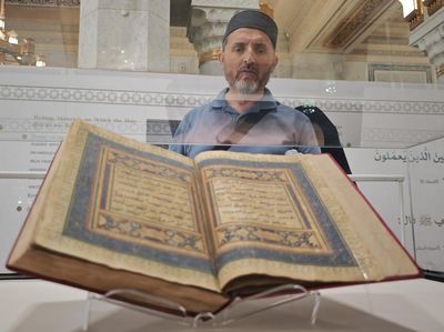 Langka dan Bersejarah, Mushaf Tua Dipamerkan di Masjidil Haram