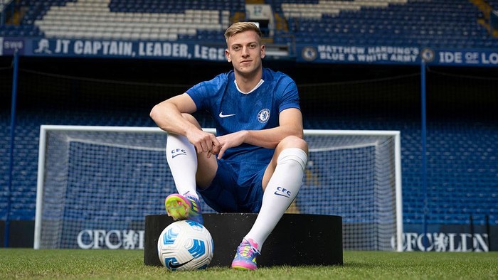 Liam Delap LONDON, ENGLAND - JUNE 03: Liam Delap of Chelsea poses for a photo as Chelsea unveil him as a new signing ahead of the 2025/2026 season at Stamford Bridge on June 03, 2025 in London, England. (Photo by Darren Walsh/Chelsea FC via Getty Images)