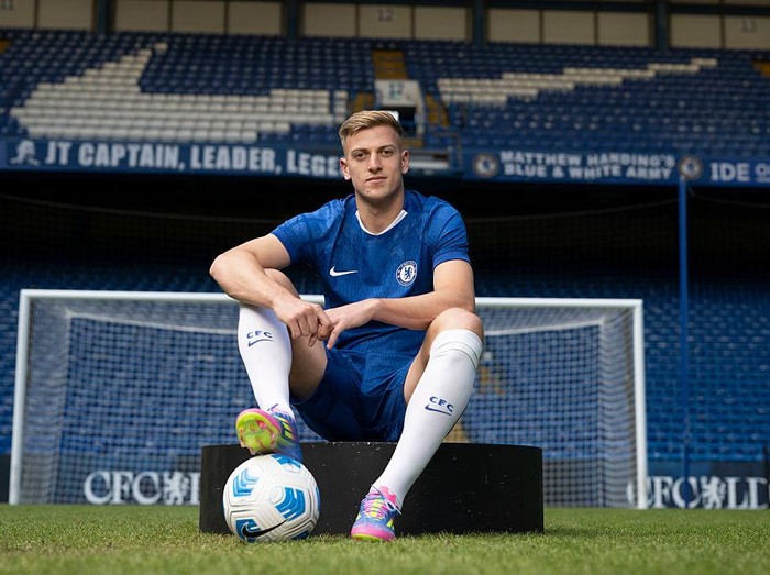 Liam Delap LONDON, ENGLAND - JUNE 03: Liam Delap of Chelsea poses for a photo as Chelsea unveil him as a new signing ahead of the 2025/2026 season at Stamford Bridge on June 03, 2025 in London, England. (Photo by Darren Walsh/Chelsea FC via Getty Images)