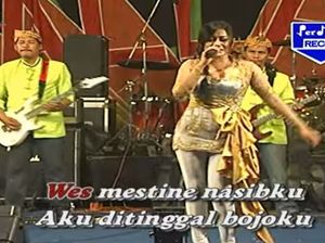 Lirik Lagu Enggal Bali Lilin Herlina dan Artinya Lirik Lagu Enggal Bali Lilin Herlina dan Artinya