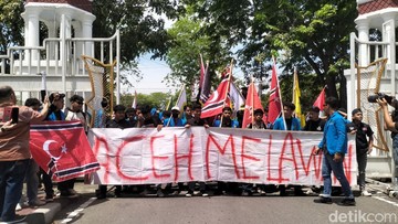 Massa di Aceh Demo Bawa Bendera Bulan Bintang, Tolak 4 Pulau Masuk Sumut