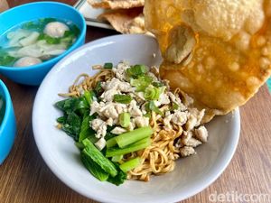 5 Mie Ayam Favorit Seleb, Nia Ramadhani hingga Ayu Ting Ting 5 Mie Ayam Favorit Seleb, Nia Ramadhani hingga Ayu Ting Ting