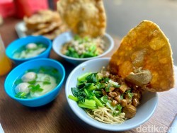 Video: Mantan Chef Hotel Jualan Mie Ayam Rp 16.000an